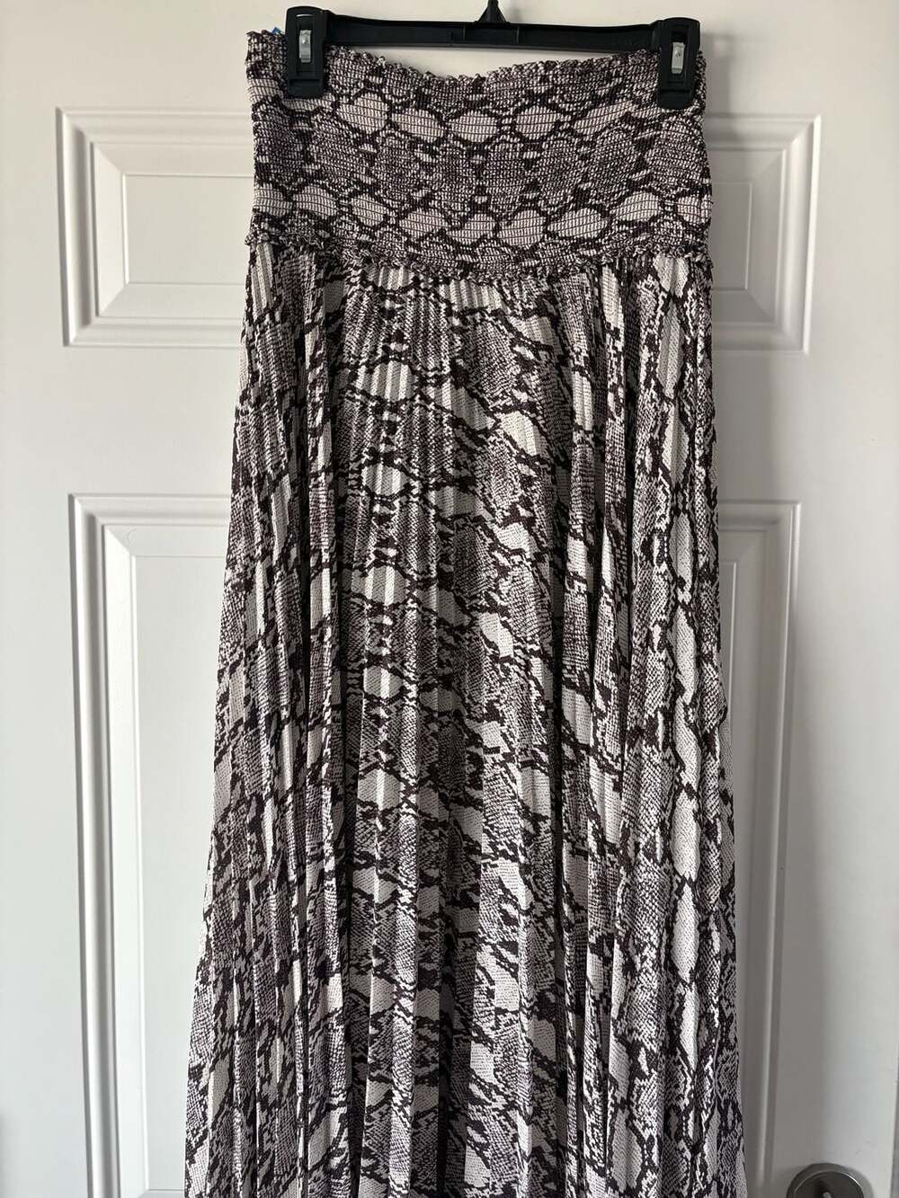 A.L.C. Size 6 Snake Print Pleated Midi Skirt